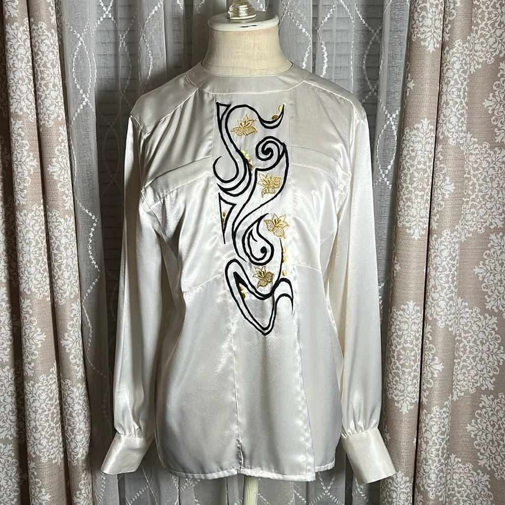 Vintage Della Roufogali Embroidered Top – Size 4 – Back Button Detail – RN 71198